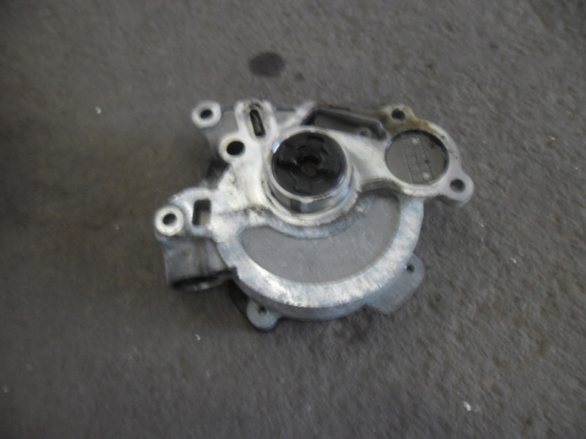 VW GOLF VI 6 2011 1.6 TDI POMPA VACUM 03L145207