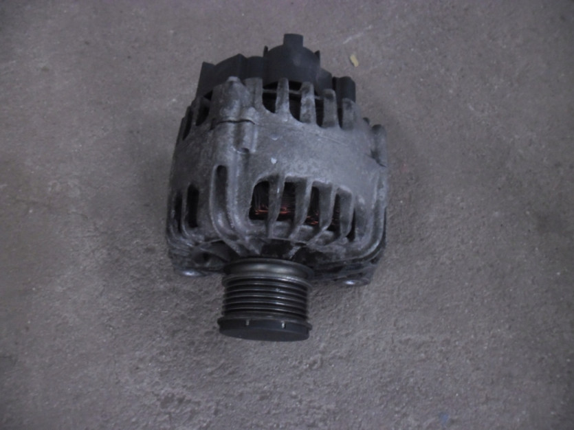 DACIA LOGAN MCV 2012 ALTERNATOR 231003831R