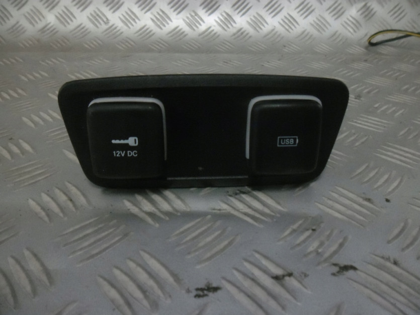 CHRYSLER PACIFICA S 2 II PORT USB 12V 68229847AB