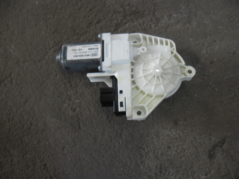AUDI A4 B8 8K SILNIK SZYBY LEWY PRZOD 8K0959801