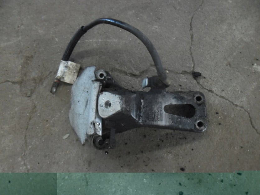 AUDI A4 B8 8K 2009 LAPA WSPORNIK 8K0199308AQ