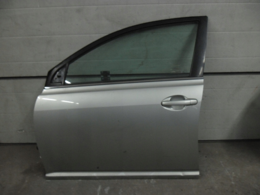 TOYOTA AVENSIS T25 II DRZWI LEWE PRZOD PRZEDNIE