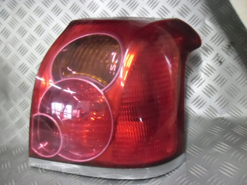 TOYOTA AVENSIS T25 II LAMPA PRAWA TYL TYLNA