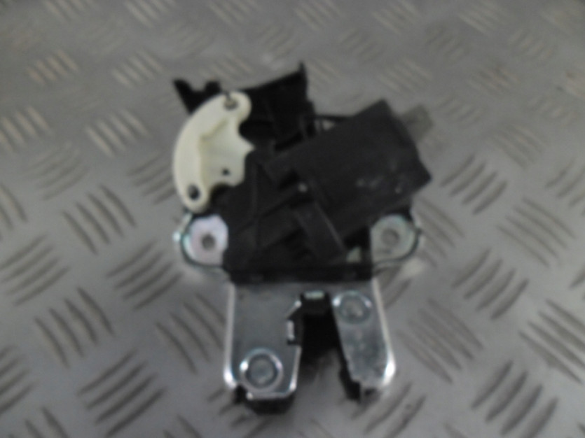 AUDI A4 B8 8K ZAMEK KLAPY BAGAZNIKA 4E5827505D