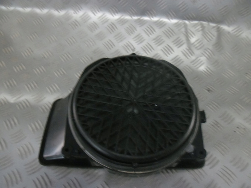 AUDI A4 B8 8K 2010 GLOSNIK BASOWY