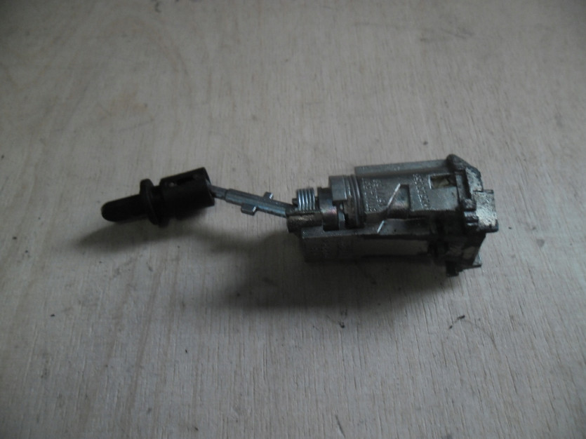 AUDI A4 B8 8K 2010 WKLADKA DRZWI ZAMEK 8T1837167