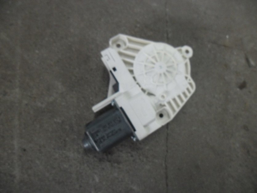 AUDI A4 B8 8K SILNIK SZYBY PRAWY TYL 8K0959812A