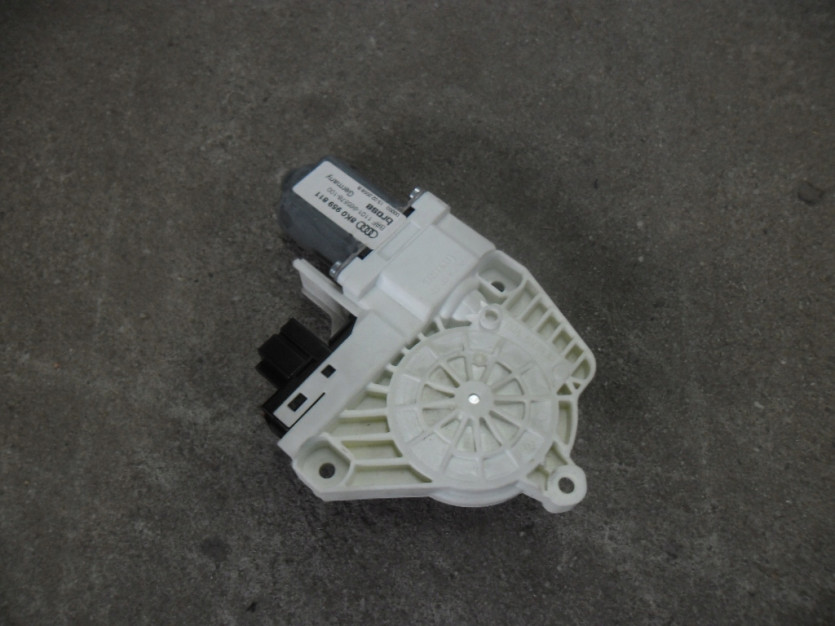 AUDI A4 B8 8K SILNIK SZYBY LEWY TYL 8K0959811