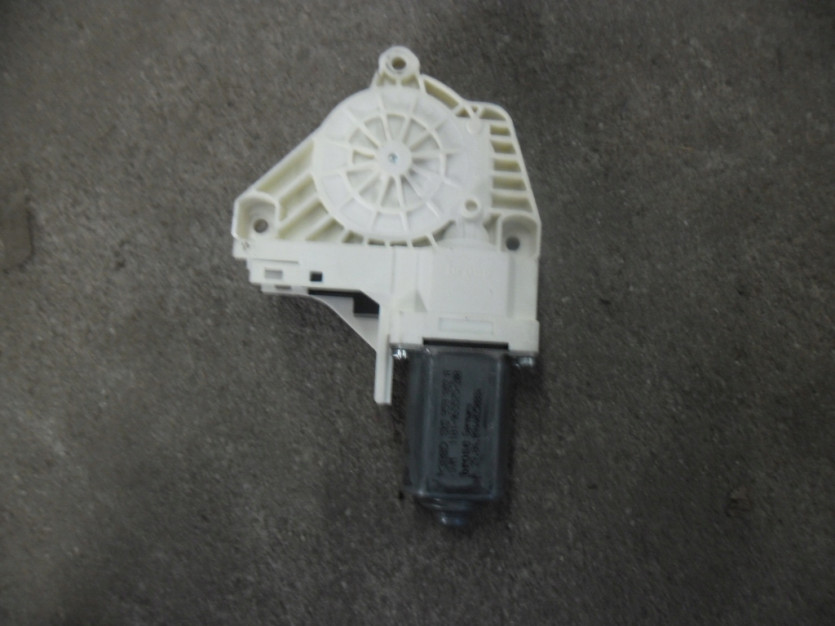 AUDI A4 B8 8K SILNIK SZYBY PRAWY PRZOD 8K0959802A