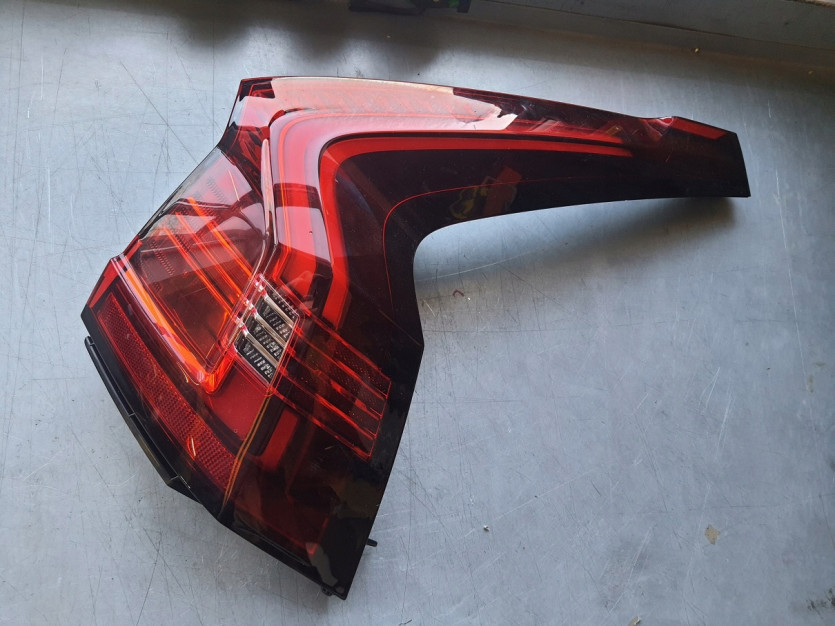 VOLVO V90 LIFT 2020 2021 LAMPA PRAWA TYL TYLNA