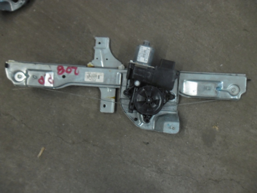PEUGEOT 208 LIFT PODNOSNIK SZYBY PRAWY PRZOD