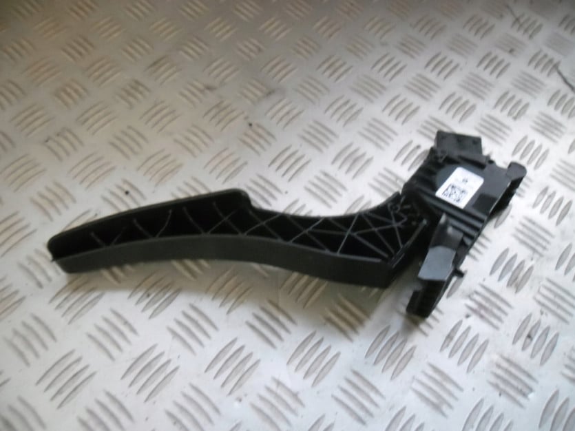 CHRYSLER PACIFICA S 2 II PEDAL GAZU 04581677AB