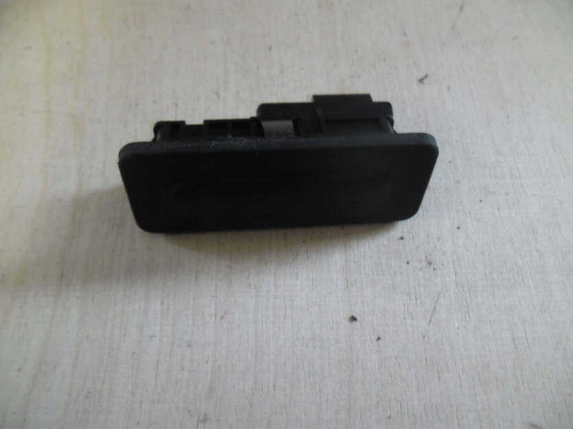 PEUGEOT 208 LIFT PRZYCISK OTWIERANIA KLAPY TYL