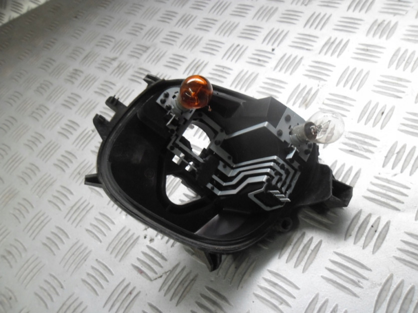 PEUGEOT 208 LIFT WKLAD LAMPY PRAWY TYL