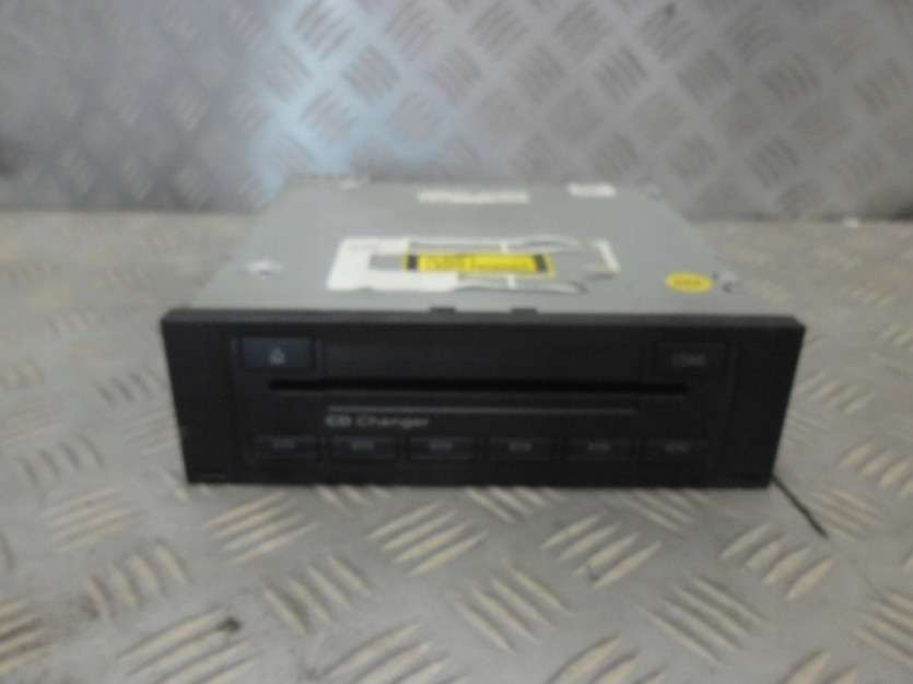 AUDI A4 B7 8E 2006 CZYTNIK PLYT CD 8E0035111D