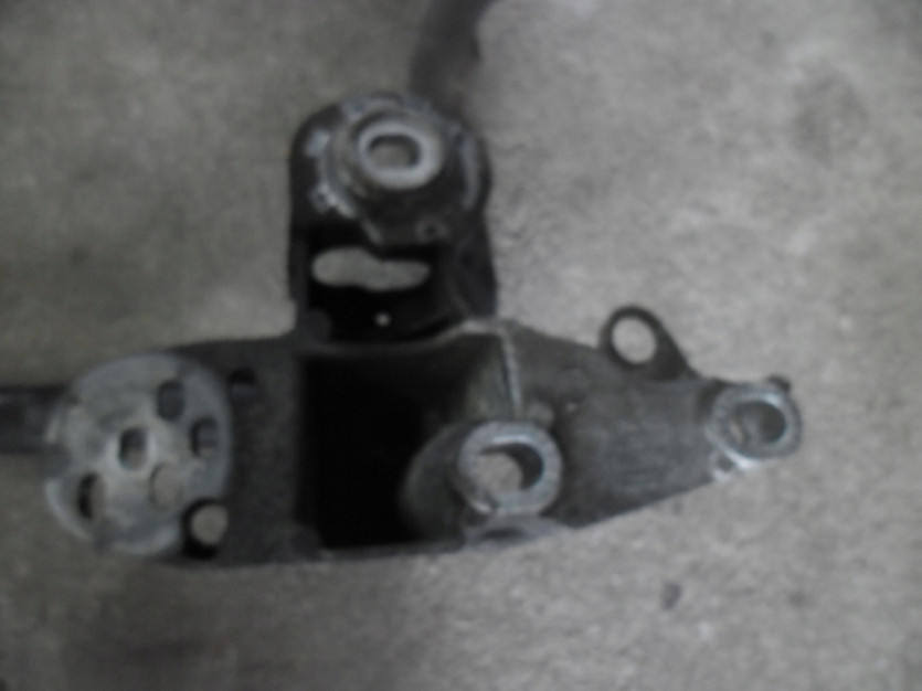 AUDI A4 B7 8E WSPORNIK LAPA SILNIKA 8E0199351M