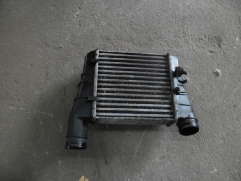 AUDI A4 B7 8E CHLODNICA INTERCOOLER 8E0145805AA