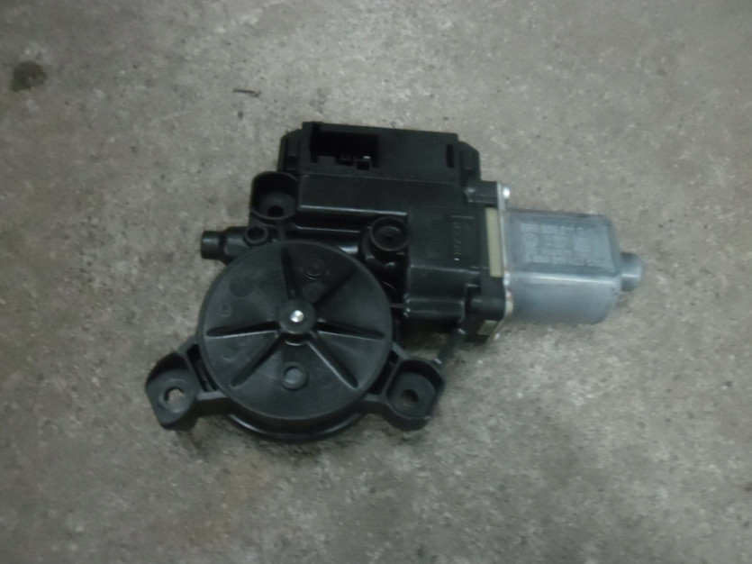 VW POLO 6R SILNIK SZYBY LEWY TYL TYLNY 6R0959811G