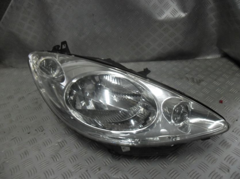 PEUGEOT 1007 LAMPA PRAWA PRZOD PRZEDNIA