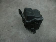 PEUGEOT 1007 OBUDOWA BEZPIECZNIKOW SKRZYNKA