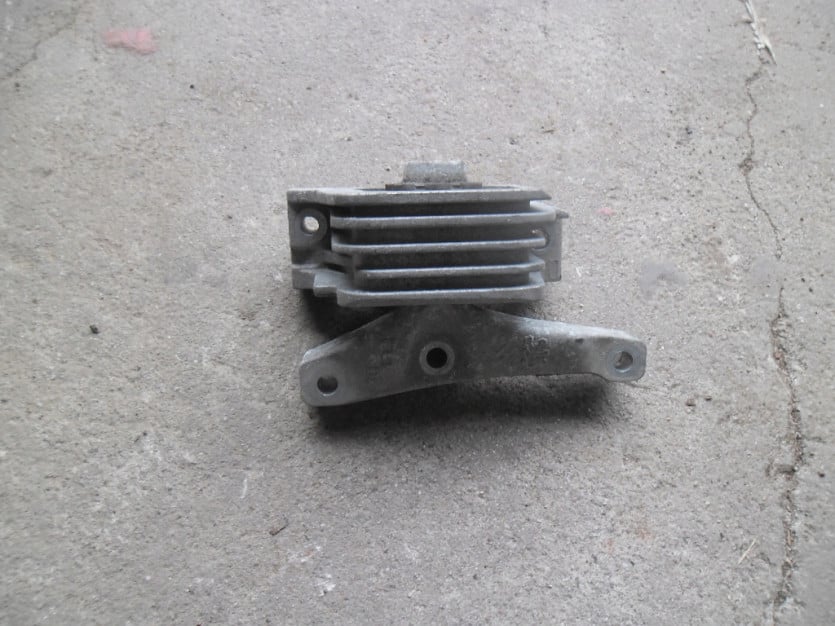 PEUGEOT 207 LIFT LAPA PODUSZKA SILNIKA 9681095580