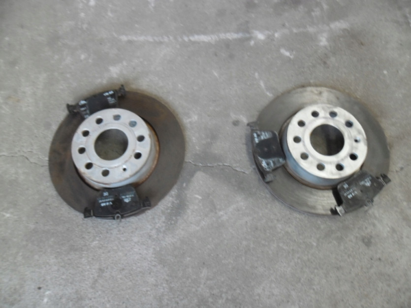 VW GOLF 7 VII 1.6 TDI TARCZE KLOCKI HAMULCOWE TYL