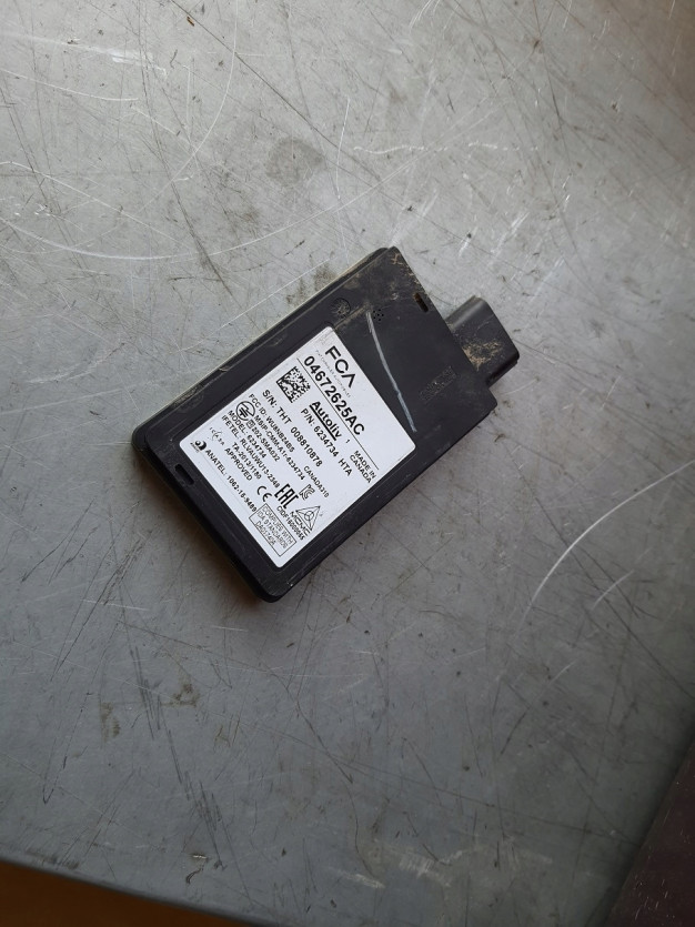 CHRYSLER PACIFICA 2019 RADAR TYL TYLNY 04672625AC