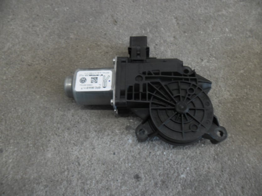 VW JETTA 5C6 VI SILNIK SZYBY LEWY TYL 6R0959811T