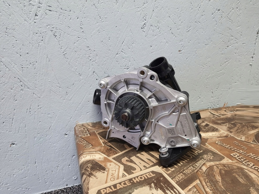 VW BEETLE JETTA USA 5C 1.8 POMPA WODY 06K121111H