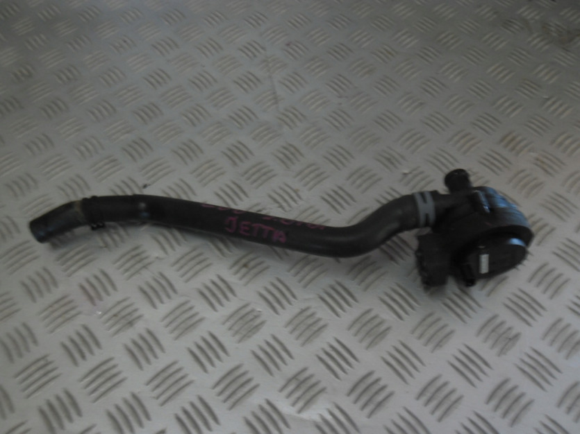 VW JETTA 5C6 VI 2.0 TDI POMPKA WODY 5Q0121591AQ