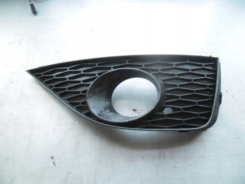 SEAT IBIZA 6J OSLONA ZDERZAKA PRAWA KRATKA