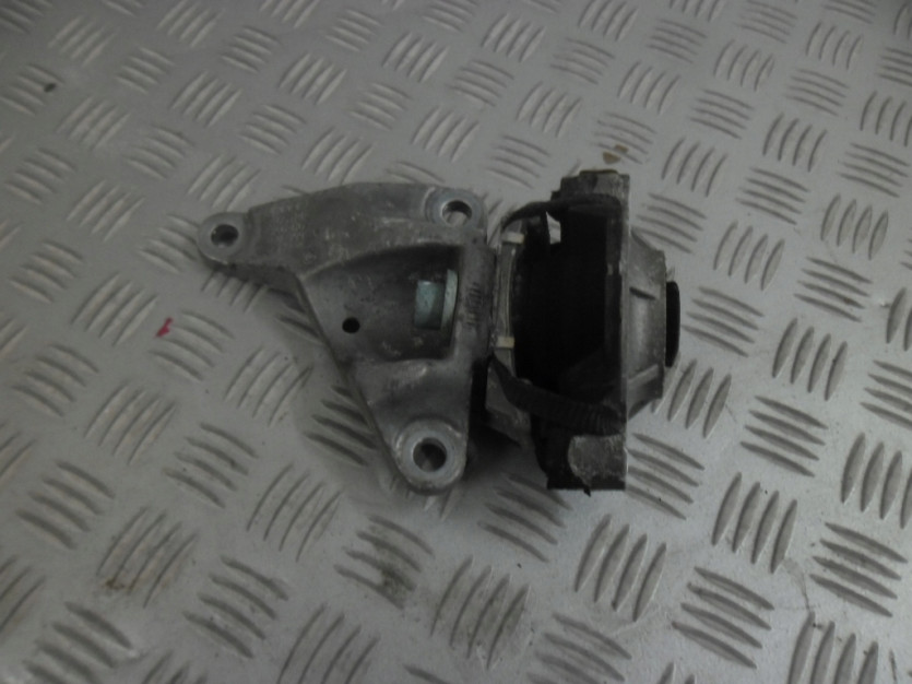 AUDI A8 D3 4E 4.2 PODUSZKA LAPA LEWA 4E0399113M