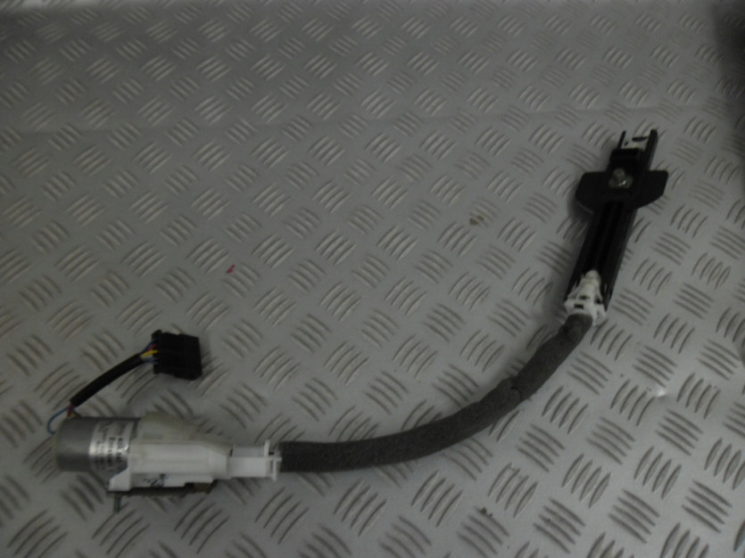 AUDI A8 D3 4E 4.2 SILNICZEK REGULACJI PASA PRAWY