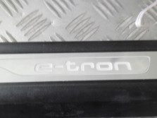 AUDI Q7 4M 2 II LISTWY PROGOWE E - TRON 4M0947405A