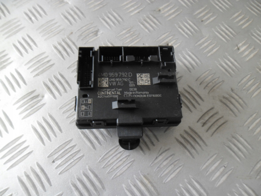AUDI Q7 4M 2 II MODUL DRZWI PRAWY PRZOD 4M0959792D