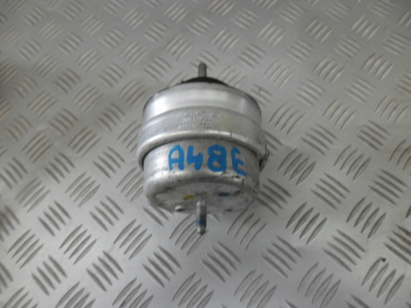 AUDI A4 B7 8E KOMBI LAPA PODUSZKA SILNIKA PRAWA