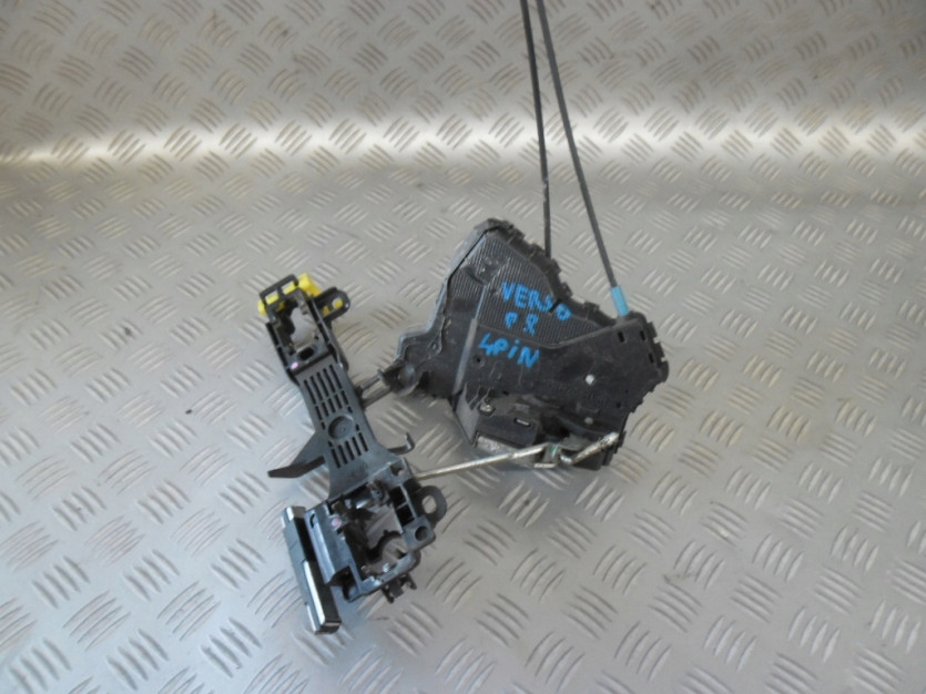 TOYOTA VERSO R2 2011 ZAMEK DRZWI PRAWY PRZOD 4 PIN