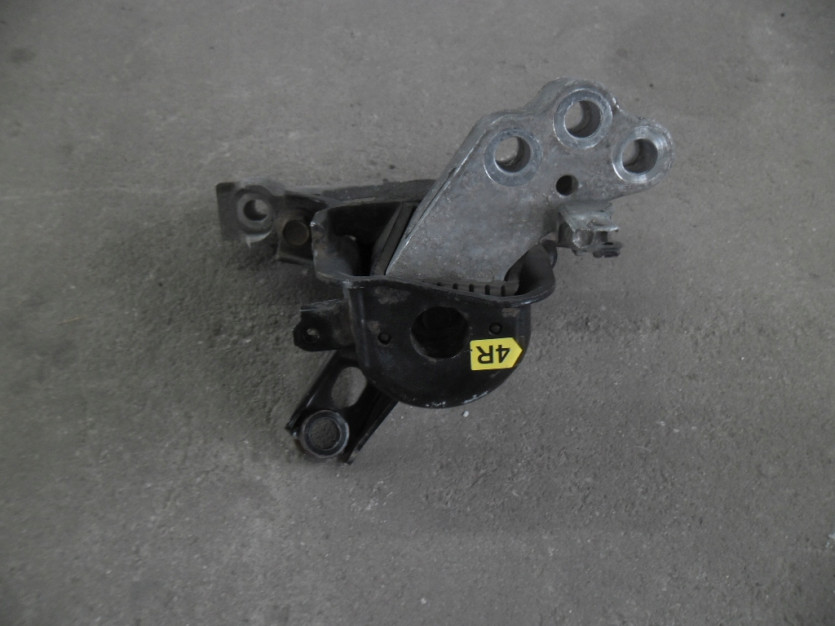 TOYOTA VERSO R2 2011 LAPA WSPORNIK SILNIKA 2.0 D