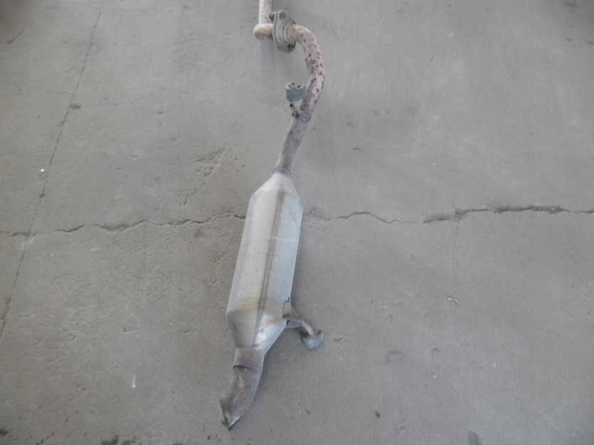TOYOTA VERSO R2 2011 RURA WYDECHOWA TLUMIK