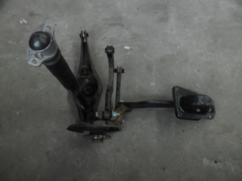 VW GOLF 7 VII 5G ZAWIESZENIE PIASTA PRAWE TYL A3 8