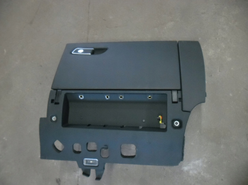 AUDI A8 D4 4H LIFT SCHOWEK POLKA DESKI 24A