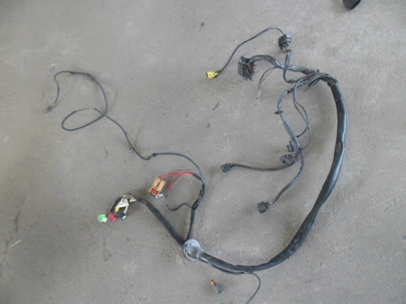 AUDI A4 B7 8E WIAZKA LEWA PRZOD LAMPY 8E1971075BC