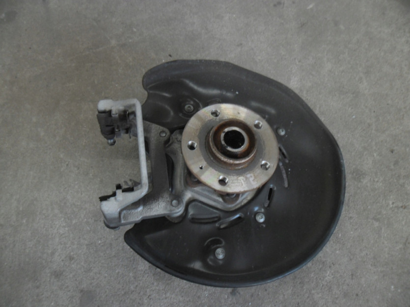 AUDI A8 D4 4H LIFT ZWROTNICA PRAWA PIASTA TYL