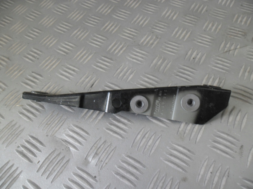 AUDI A8 4N D5 UCHWYT BLOTNIKA PRAWY 4N0821468A