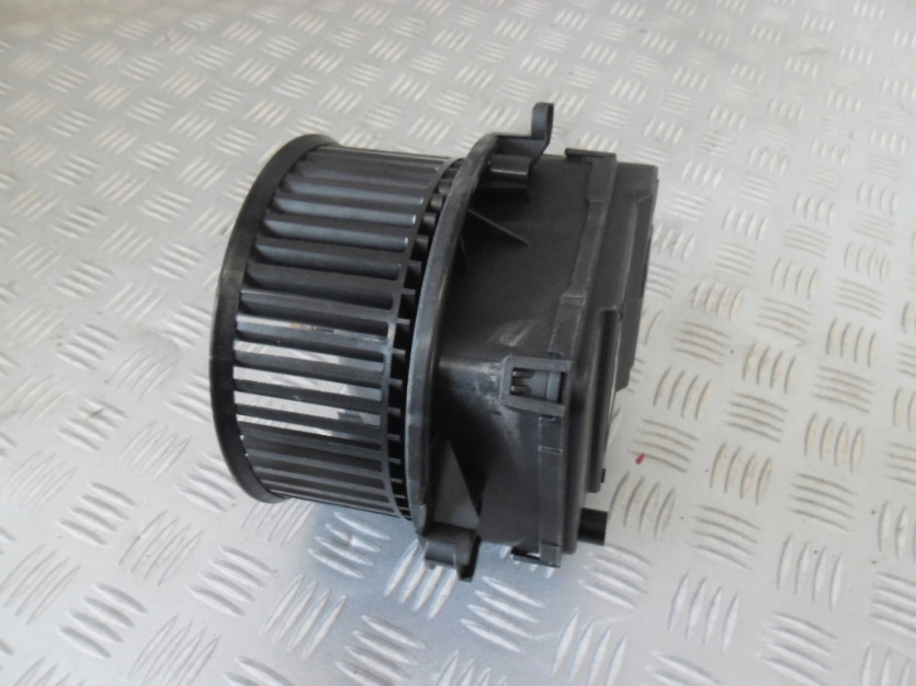 AUDI A8 4N D5 WENTYLATOR NAGRZEWNICY 4M1820021A