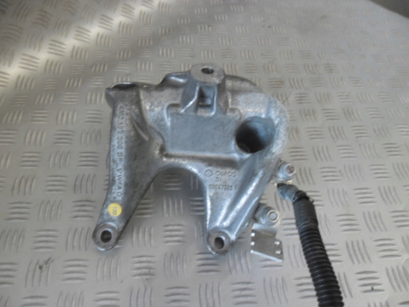 AUDI A8 4N D5 LAPA WSPORNIK SILNIKA 4M0199308BF