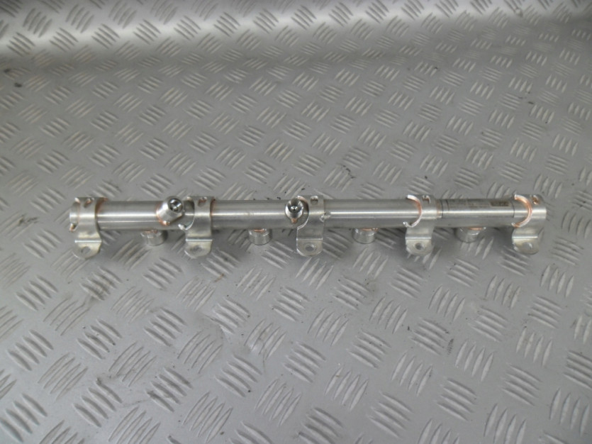 AUDI A8 4N D5 LISTWA WTRYSKOWA 4.0 TFSI 0P2133316A