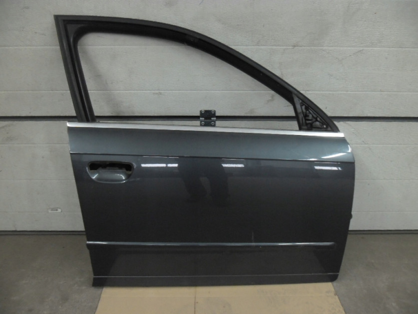 AUDI A4 B7 8E KOMBI 2006 DRZWI PRAWE PRZOD LX7Z