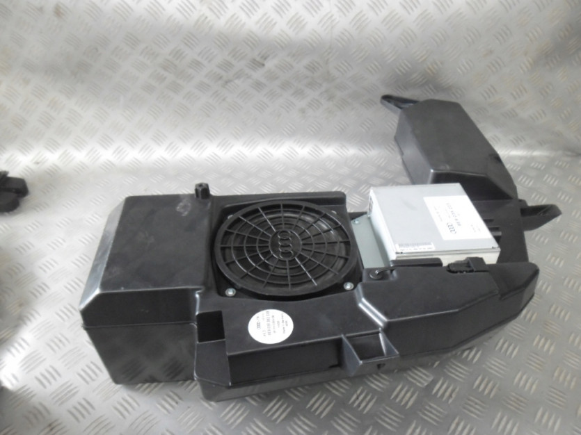 AUDI A4 B7 8E KOMBI SUBWOOFER WZMACNIACZ 8E9035223