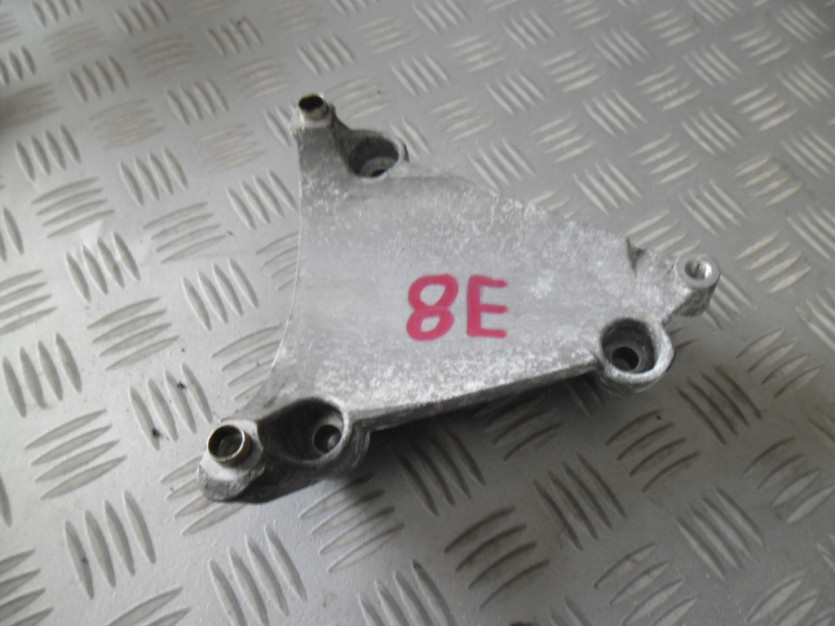 AUDI A4 B7 8E KOMBI 2006 LAPA WSPORNIK 06E260835C